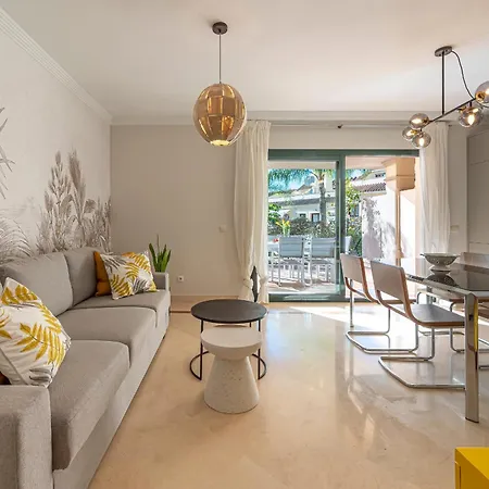 Renovated In 2024 - With Pool And Parking Apartment