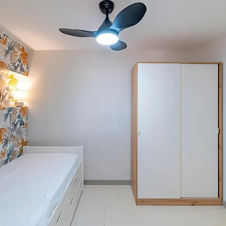 Renovated In 2024 - With Pool And Parking Apartment *