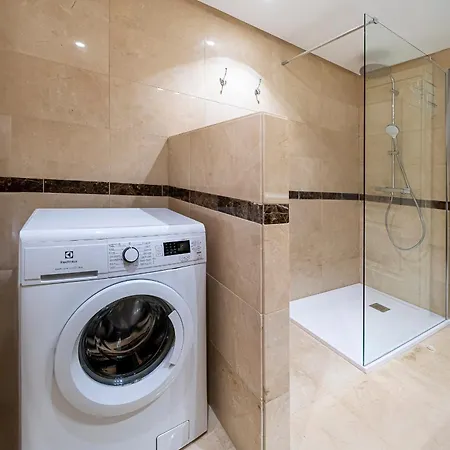 Renovated In 2024 - With Pool And Parking *