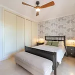 Renovated In 2024 - With Pool And Parking * Μαρμπέλλα
