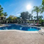 Διαμέρισμα Renovated In 2024 - With Pool And Parking Μαρμπέλλα